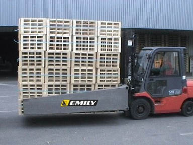 Clamp for empty wood crates