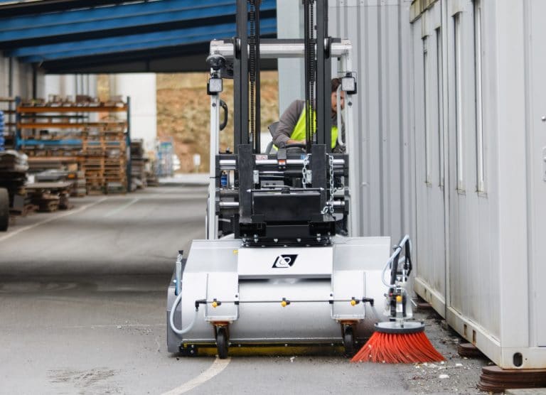Forklift sweeper collector without connection – Indoor / Outdoor cleaning Leader’Clean
